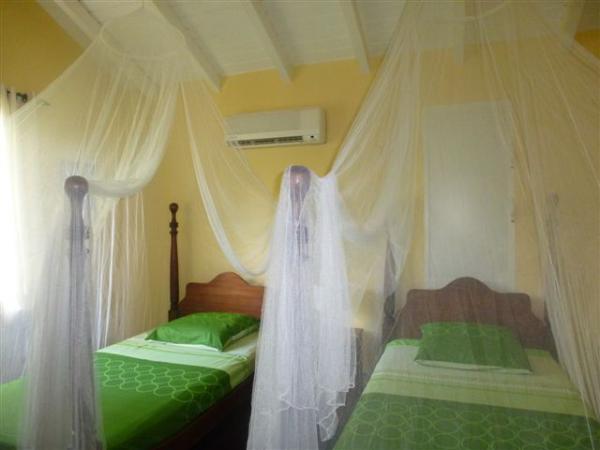 Chambre avec 2 lits individuels au RDC
