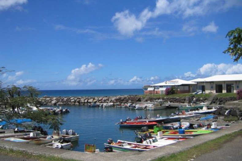 La marina de Baillargent et son marché aux poissons, son restaurant, son club de plongée.