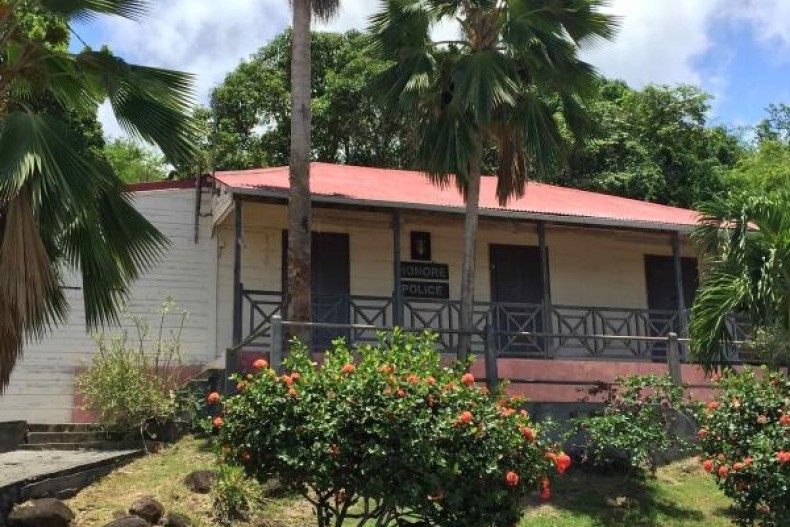 Meurtre au paradis (série TV)