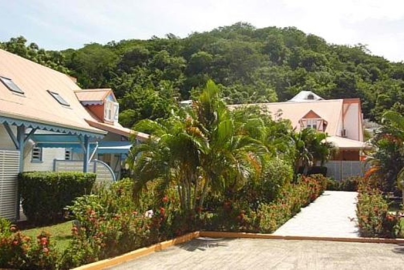 Habitation La Manijeanne - Piscine à débordement