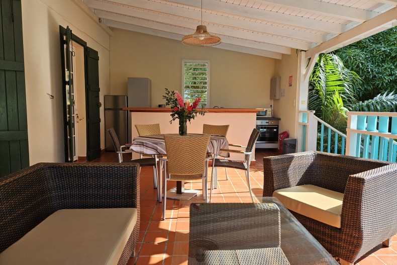 Bungalow du Comté - Terrasse et salle à manger