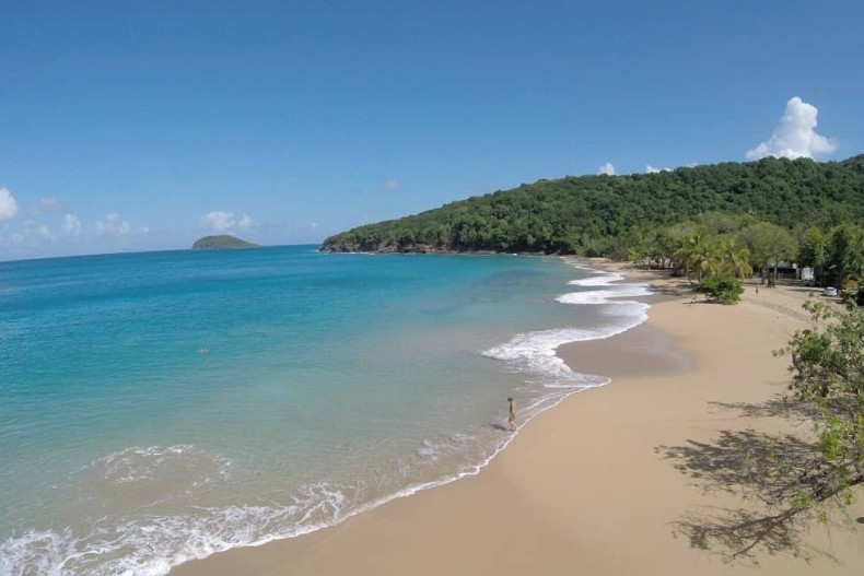 plage de la perle à 200 m sable fin et dorée