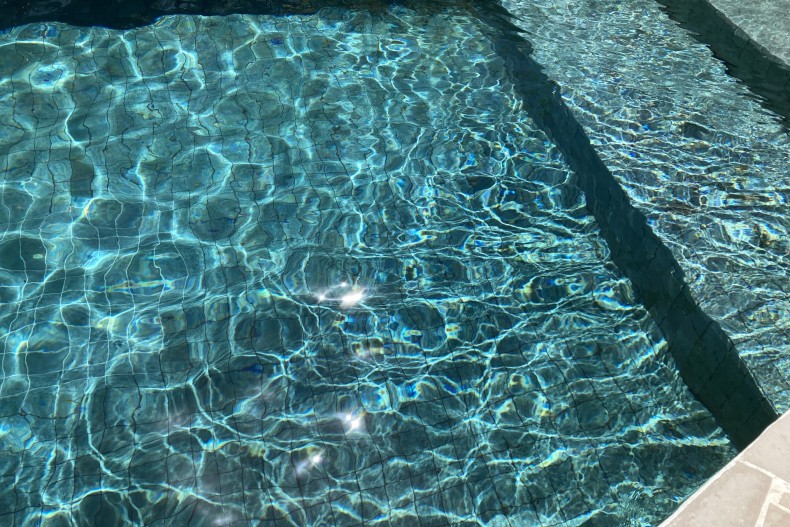 PISCINE EN PIERRE DE BALI