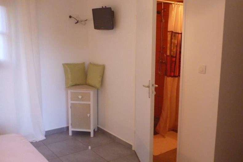 Kaz Luciole chambre-2.jpg