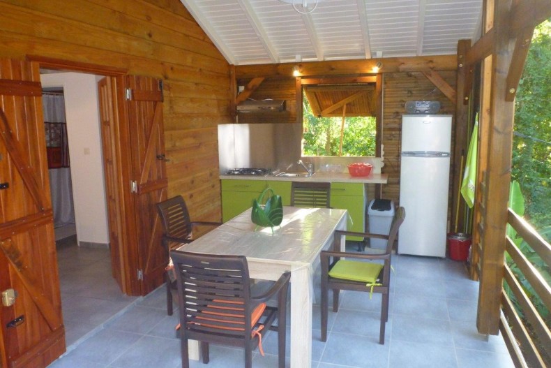 Kaz Luciole cuisine.jpg