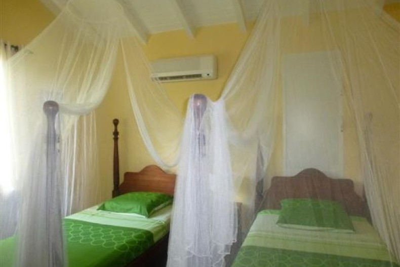 Chambre avec 2 lits individuels au RDC