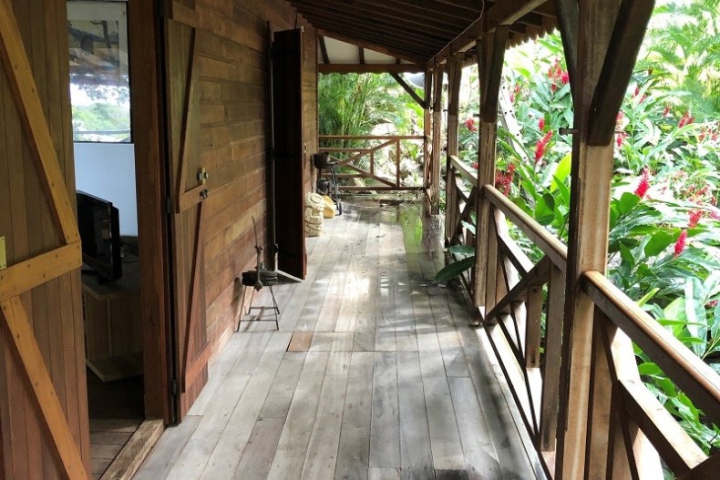 Villa California - Véranda côté entrée 