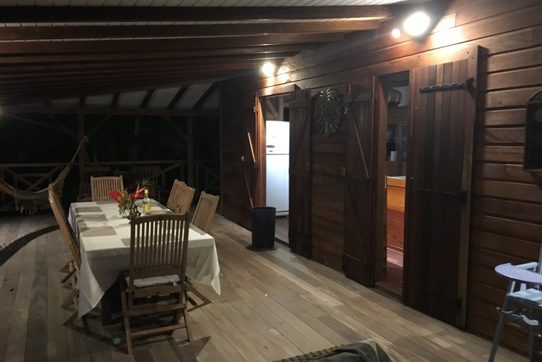 La terrasse la nuit 