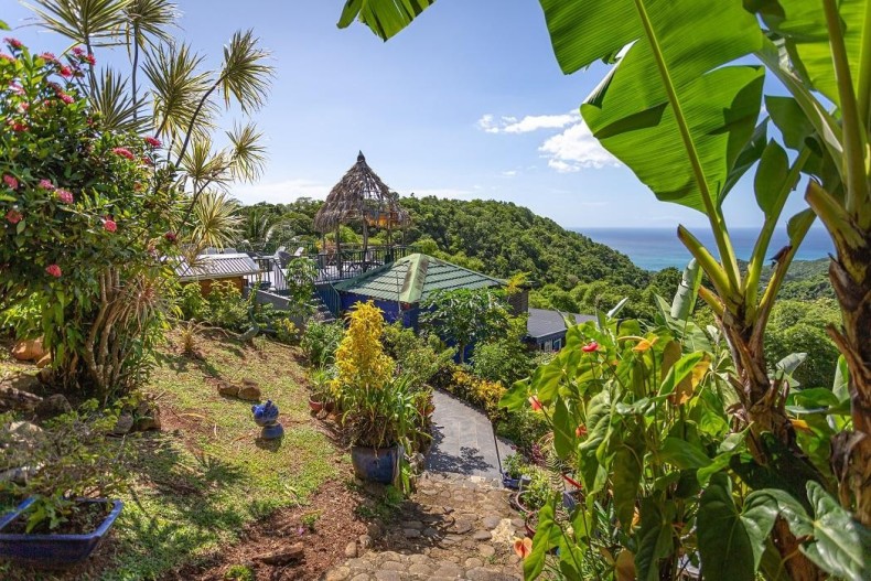 Bungalow Papillon 17859_412161-12_6339_2d8b186dd08476dd8b6618f8d176e90f.jpg