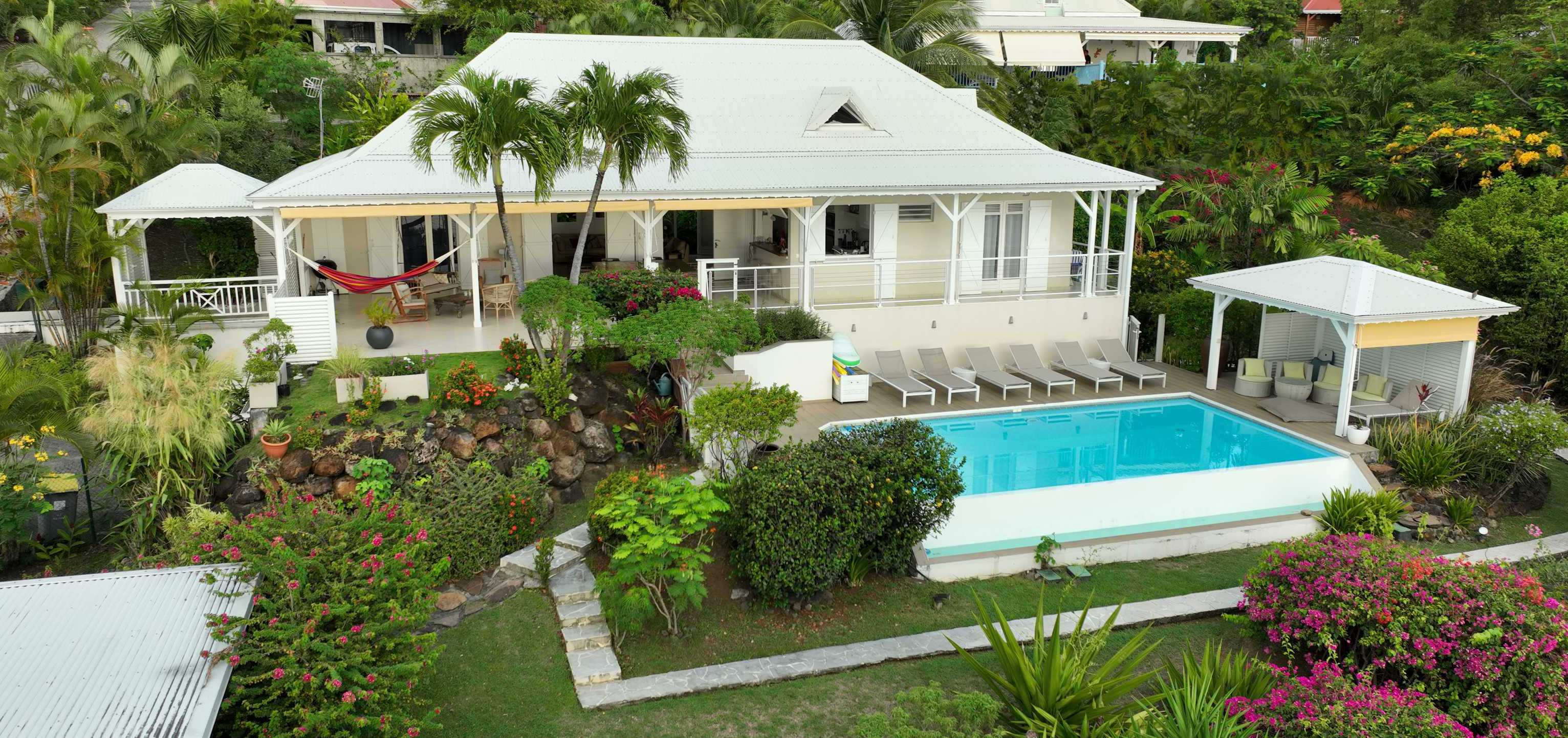 Villa haut de gamme, superbe piscine privée, vue mer à couper le souffle, grande terrasse...