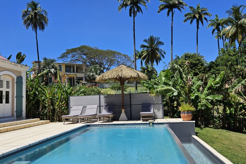 Piscine à débordement